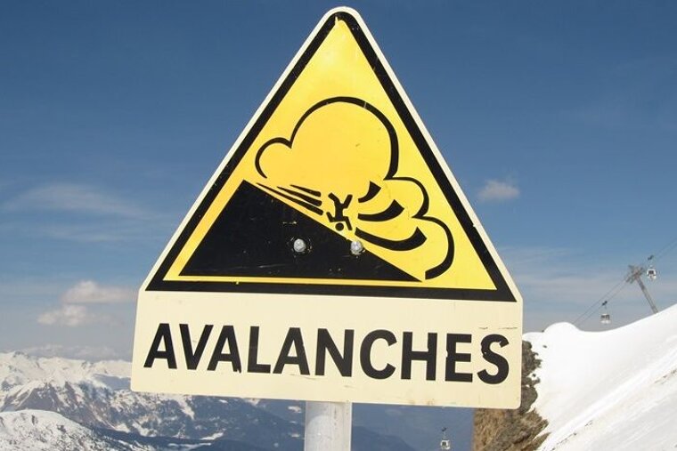 Avalanche warning sign