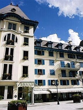 exterior of grand hotel des alpes