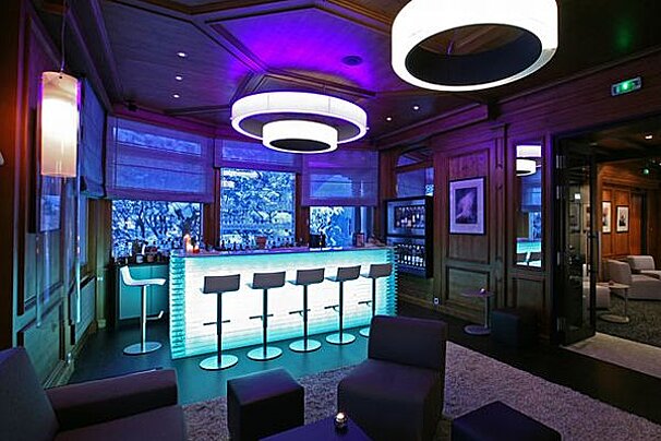 Live Music at Quartz Bar bar